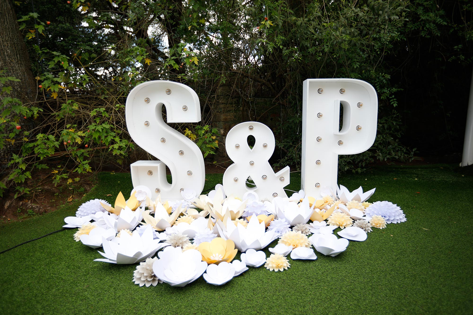 S&P letras iluminadas produzido por LetrasEsferovite.pt