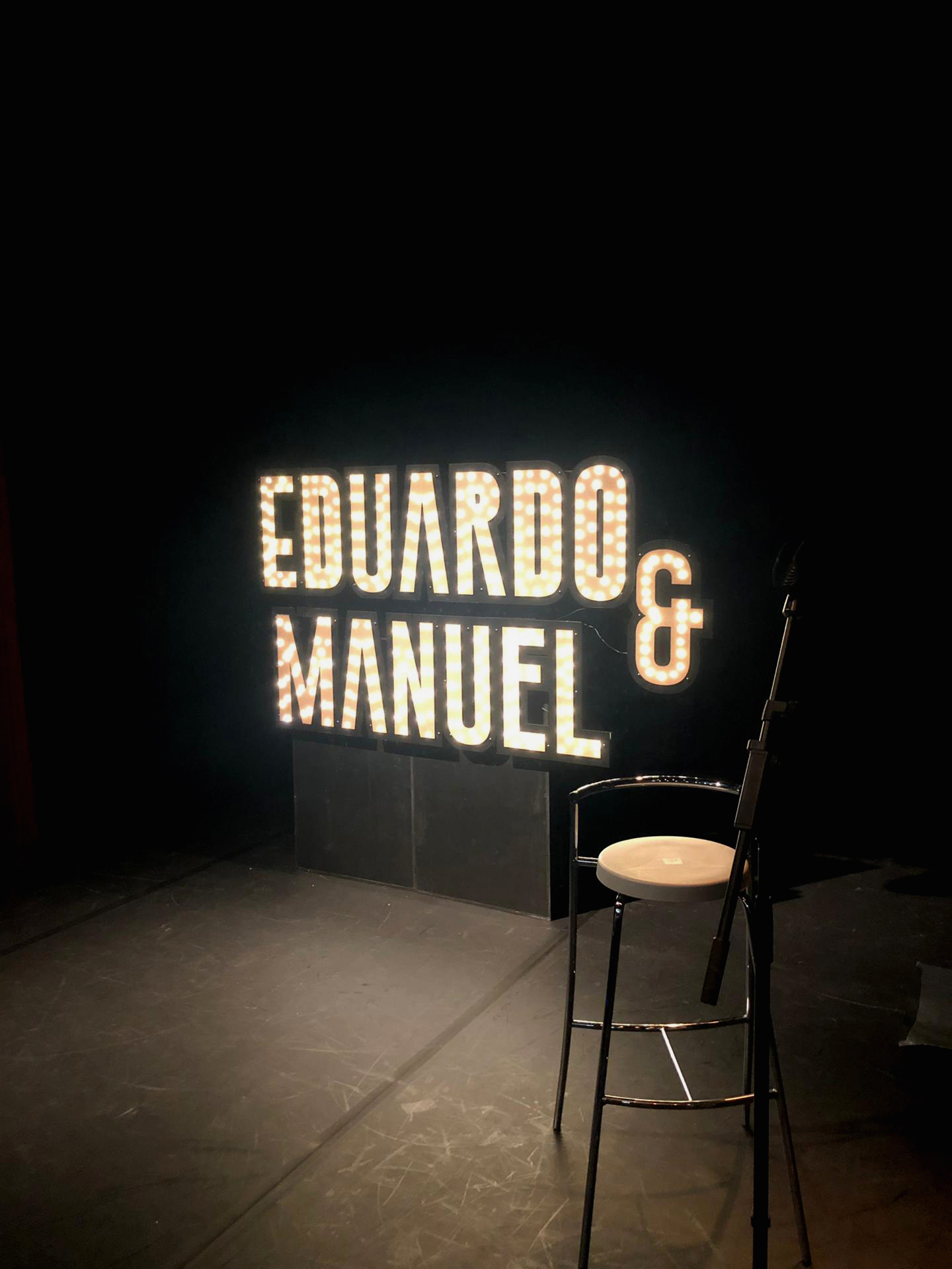 Eduardo & Manuel Letras iluminadas produzido por LetrasEsferovite.pt