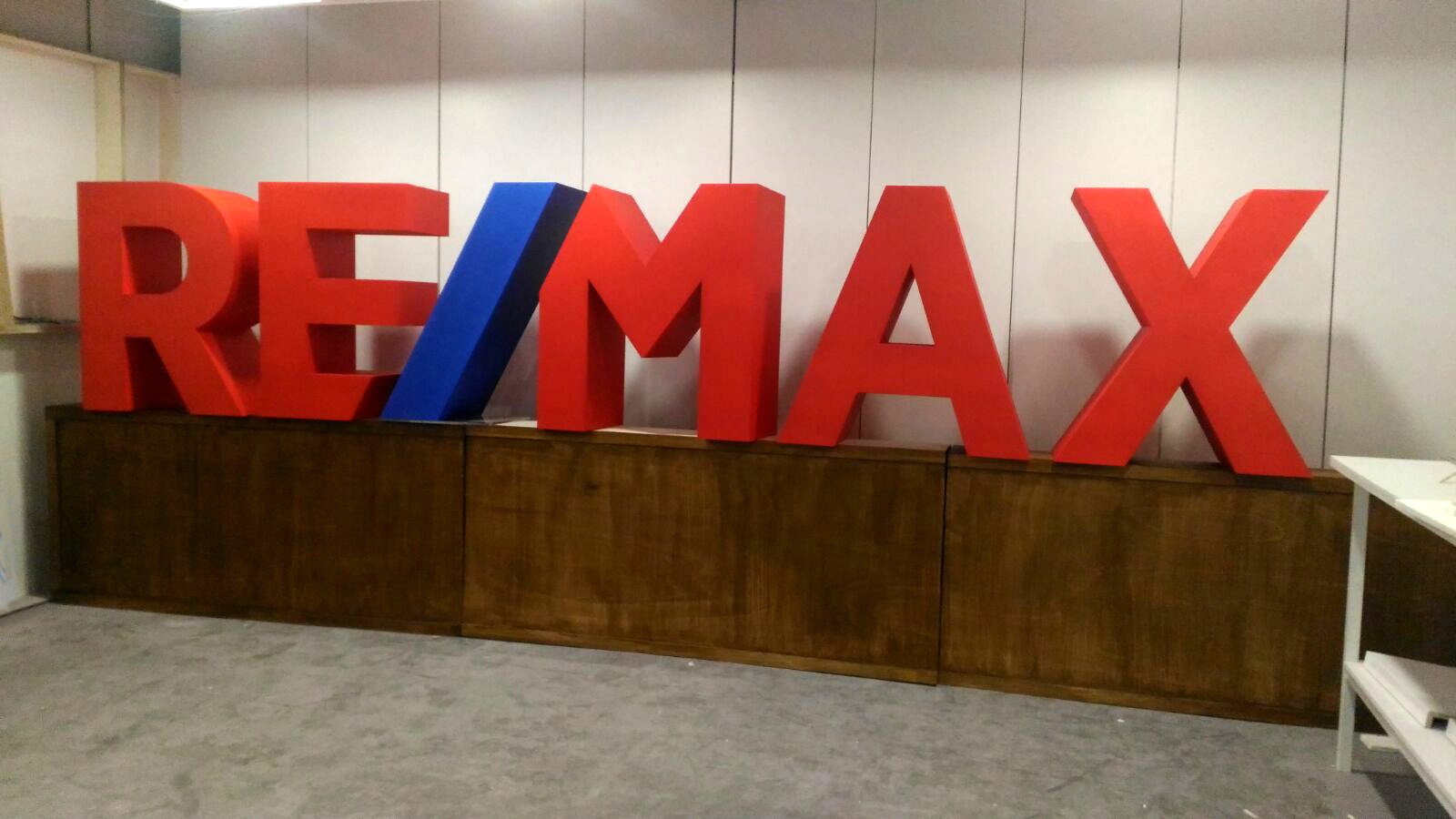 Remax Logótipo realizado por LetrasEsferovite.pt